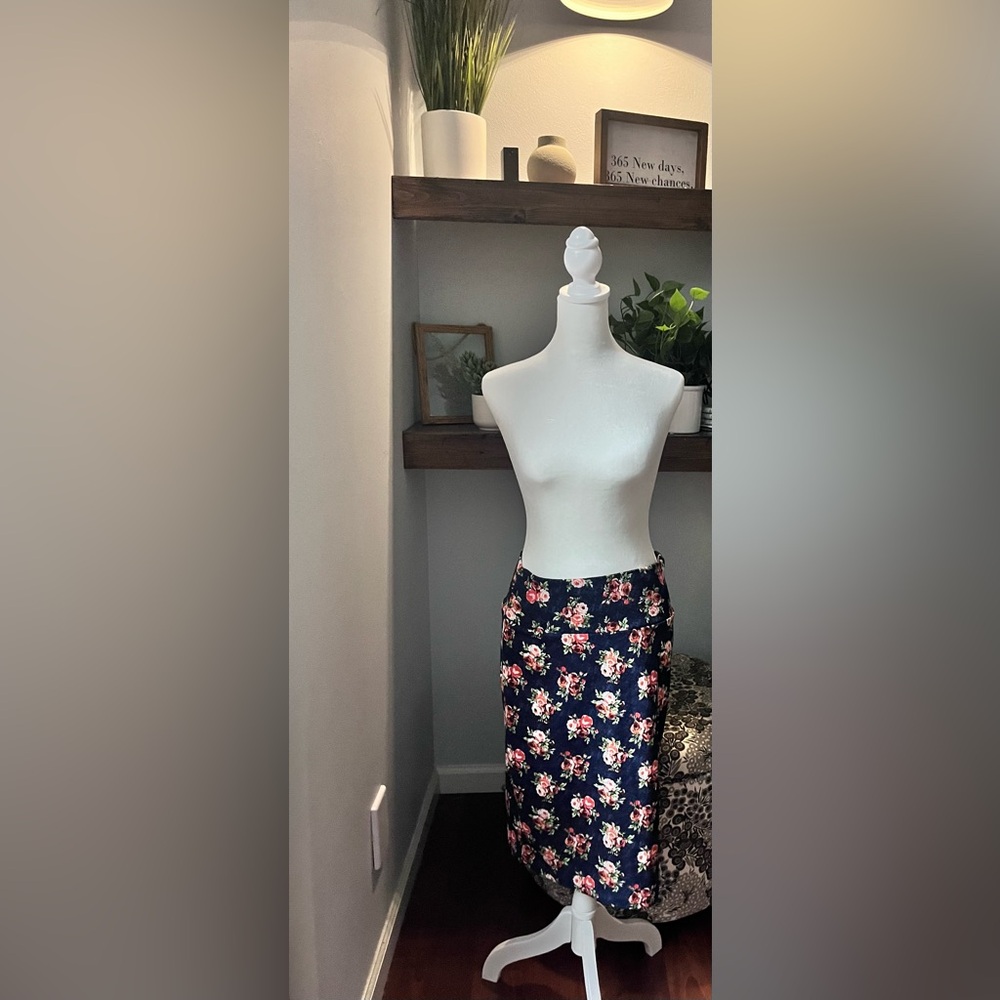 LuLaRoe Cassie Navy Floral Pencil Skirt